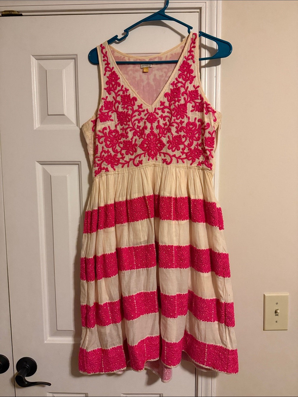 ANTHRO Sleeveless Cream & Hot Pink Embroidered Sundress Lined